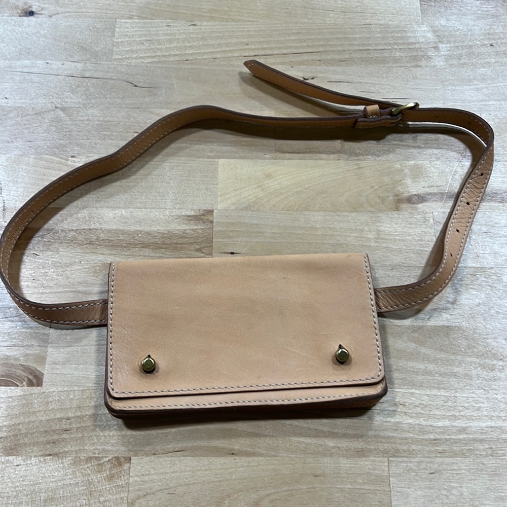 Madewell | tan leather belt bag